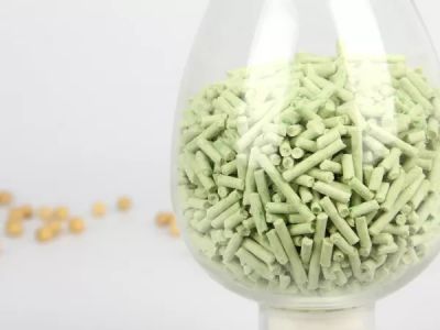 3mm green tea cat litter in a bottle